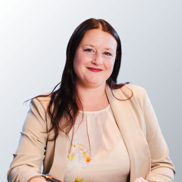 Portrait de Karin Domenech, psychologue-psychothérapeute FSP et directrice de centre chez Novapsy à Lausanne